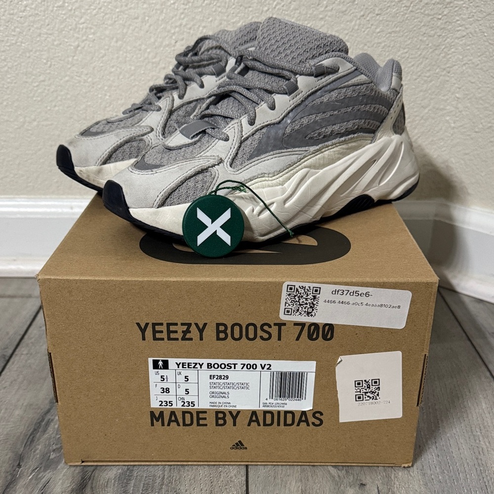 Yeezy Boost 700 V2: Static